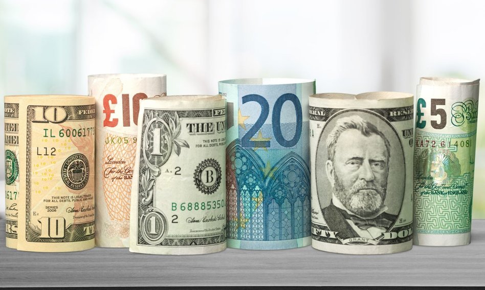 Kurs euro bliżej 4,50 zł. Dolar nie złamał linii 3,70 zł