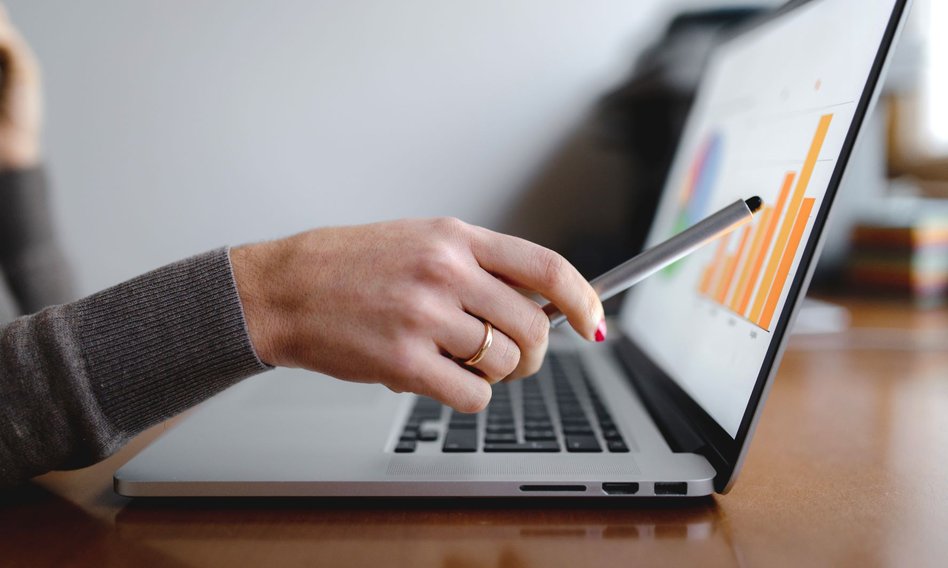 500+ na wynagrodzeniu, NBP gromadzi złoto i Polacy na zakupach [Wykresy tygodnia]