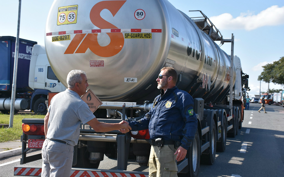 Greve dos motoristas de materiais perigosos vai continuar. Só há acordo para serviços mínimos – O Jornal Económico