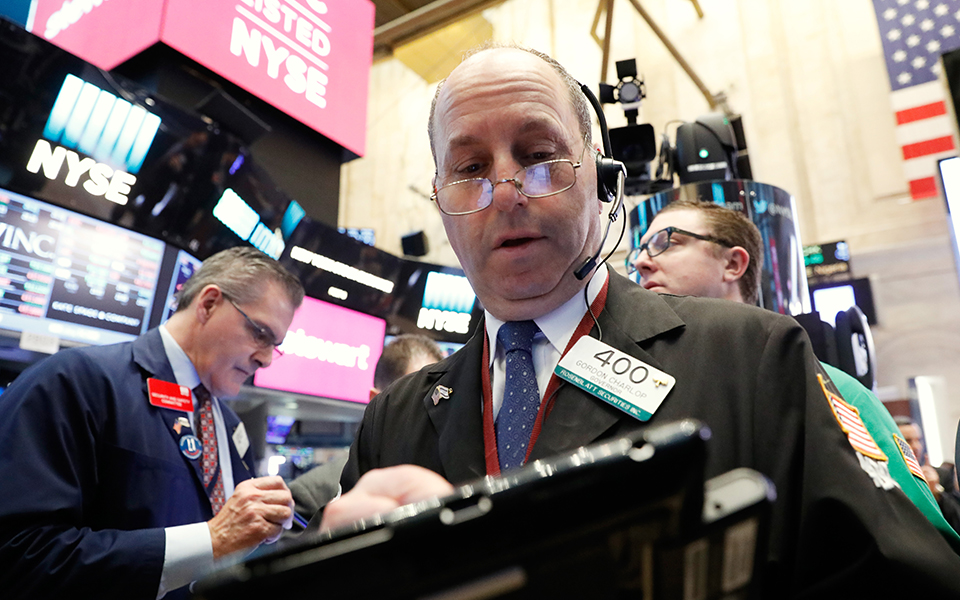 Wall Street fecha em alta em dia de resultados das empresas – O Jornal Económico