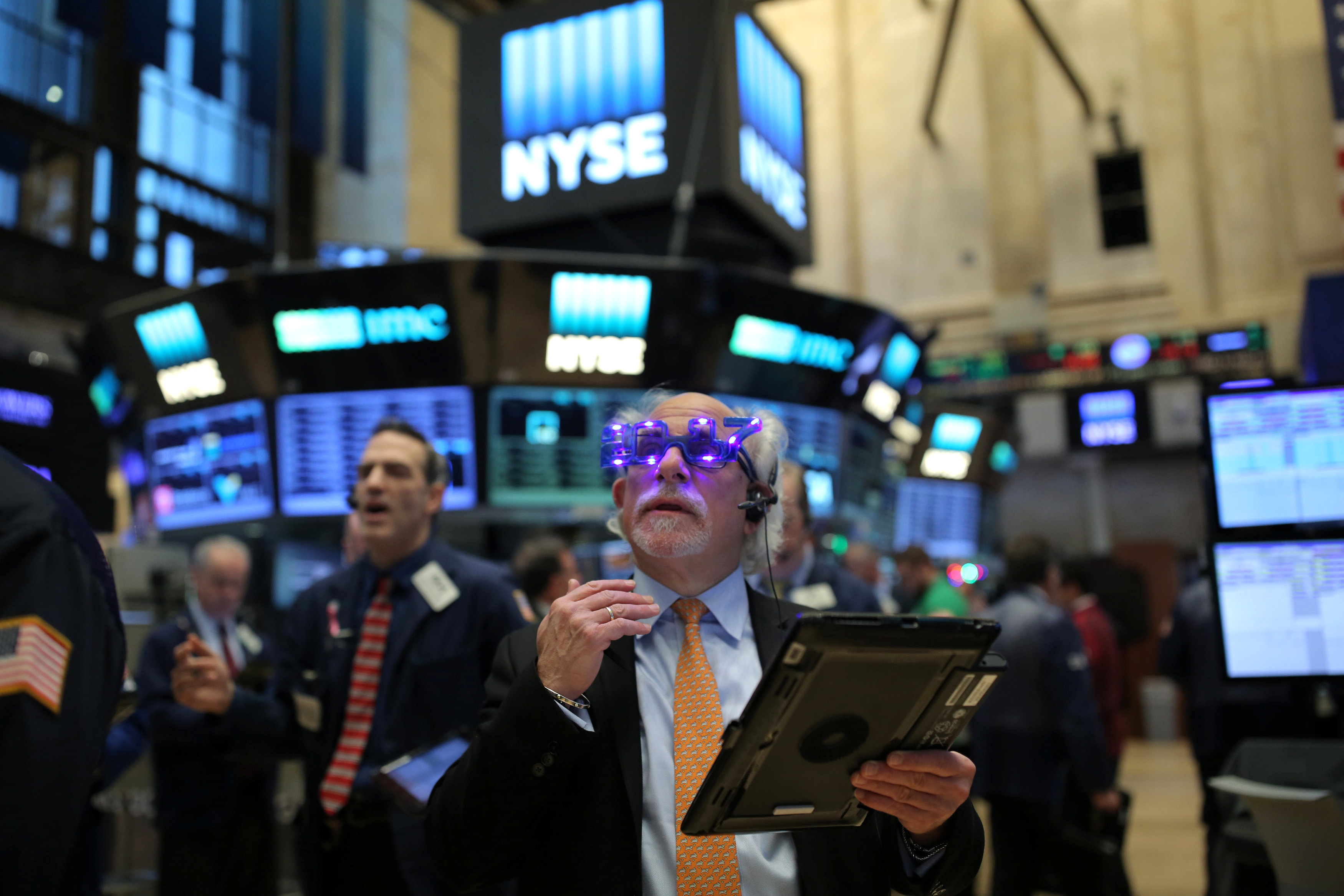 Wall Street fecha no ‘verde’ e S&P 500 aproxima-se de máximos históricos – O Jornal Económico