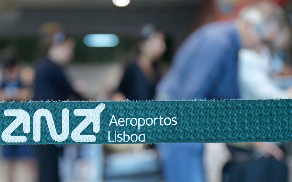 Governo autoriza ANA a encerrar definitivamente pista secundária do aeroporto Humberto Delgado – O Jornal Económico