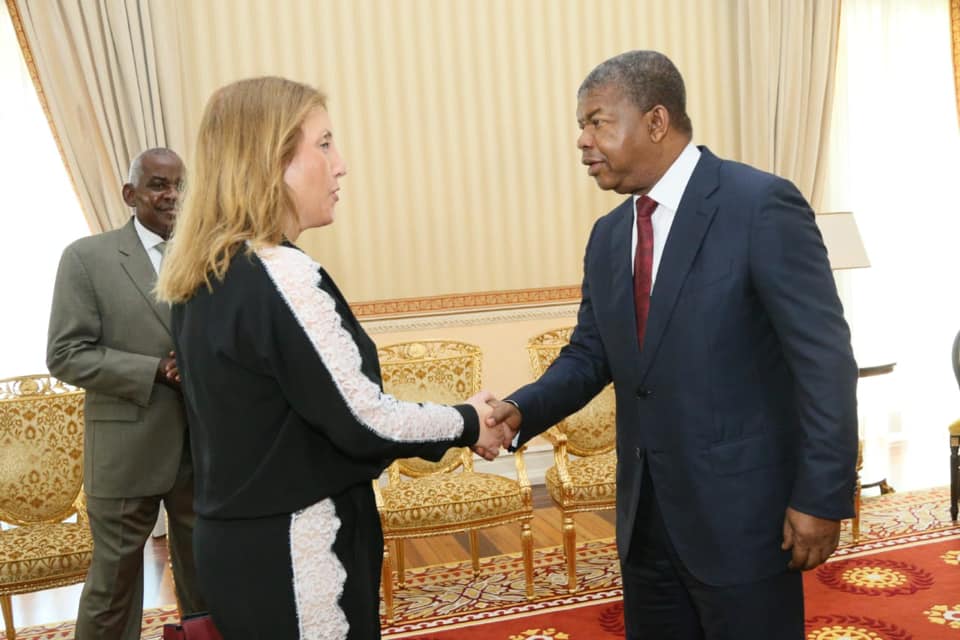 Presidente de Angola estreia página do Facebook com reunião com Paula Amorim da Galp – O Jornal Económico