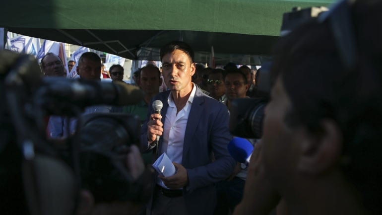 Sindicato da PSP coloca cartaz em Belém para denunciar problemas dos polícias – Observador