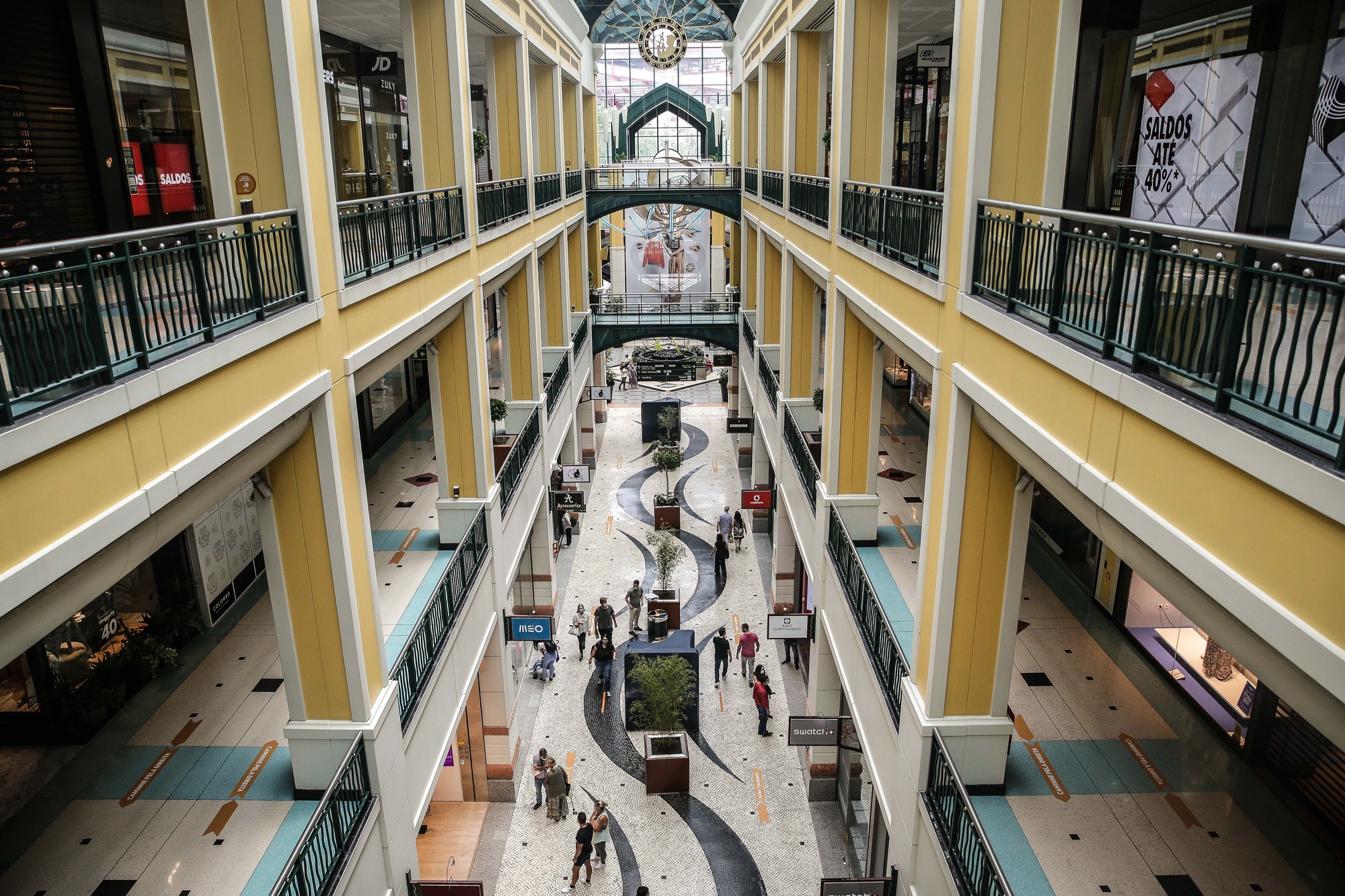 Covid-19. Provedoria pede inconstitucionalidade de isenção de rendas a lojas em centros comerciais – Observador