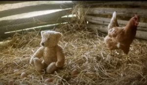 Urso da campanha de Natal da NOS está à venda - Meios & Publicidade