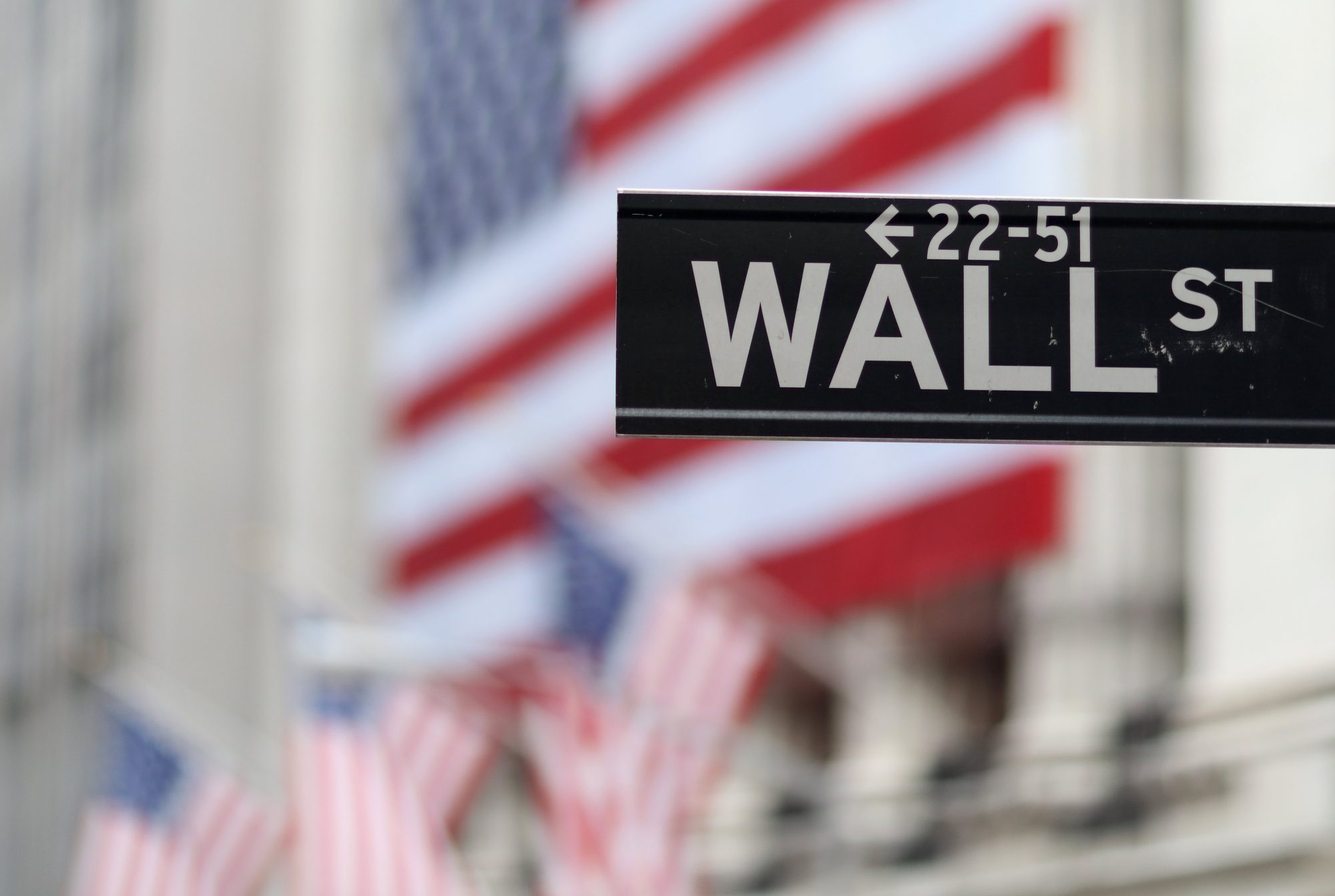 Wall Street com máximos históricos estimulada por pacote de apoio à economia – Observador