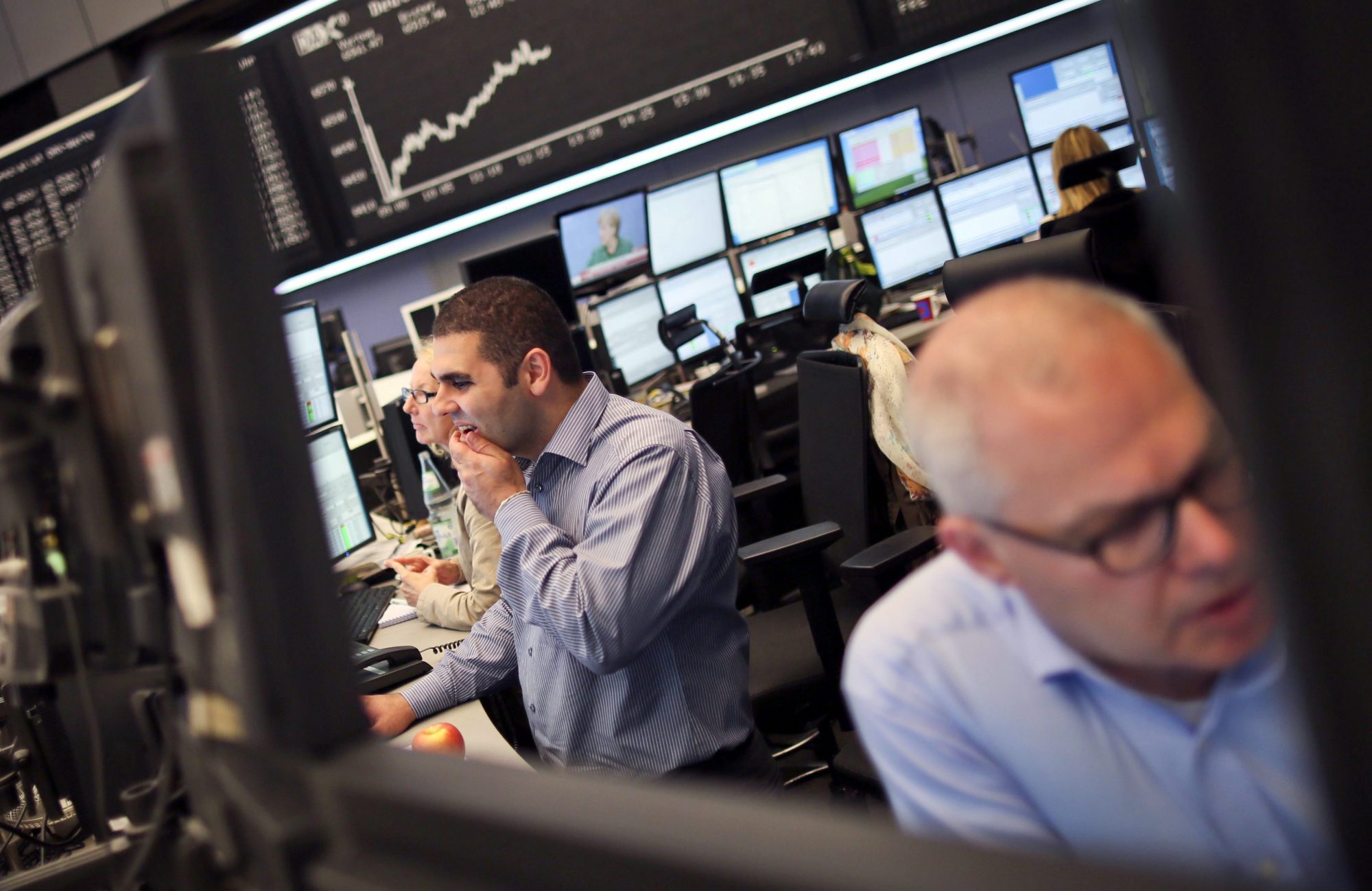 Bolsas europeias em baixa apesar dos máximos de sexta-feira na bolsa de Nova Iorque – Observador