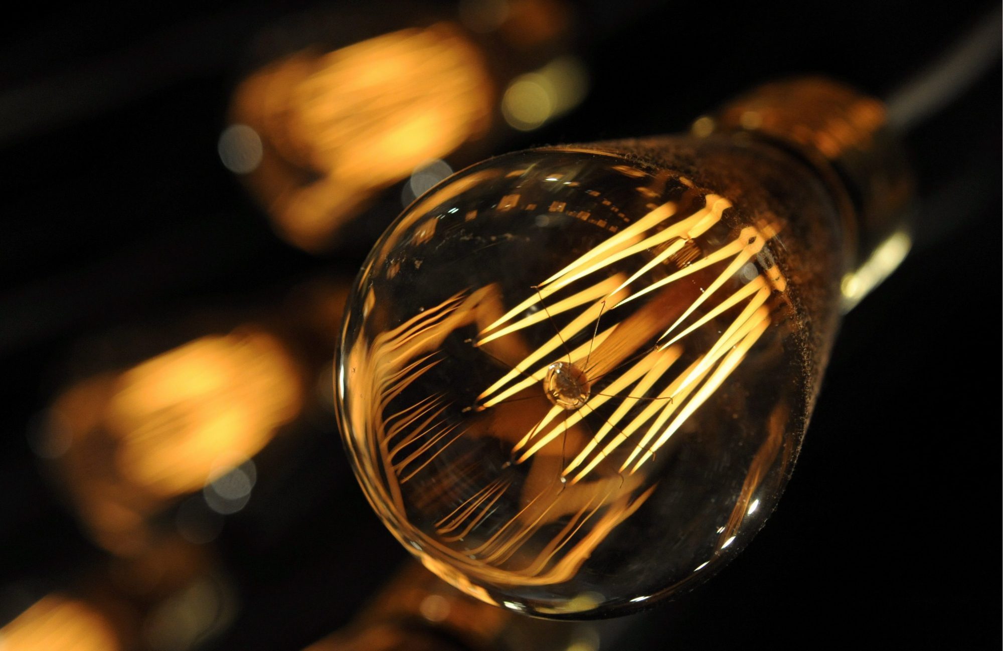 Eletricidade desce e rendas, transportes públicos e portagens inalterados – Observador