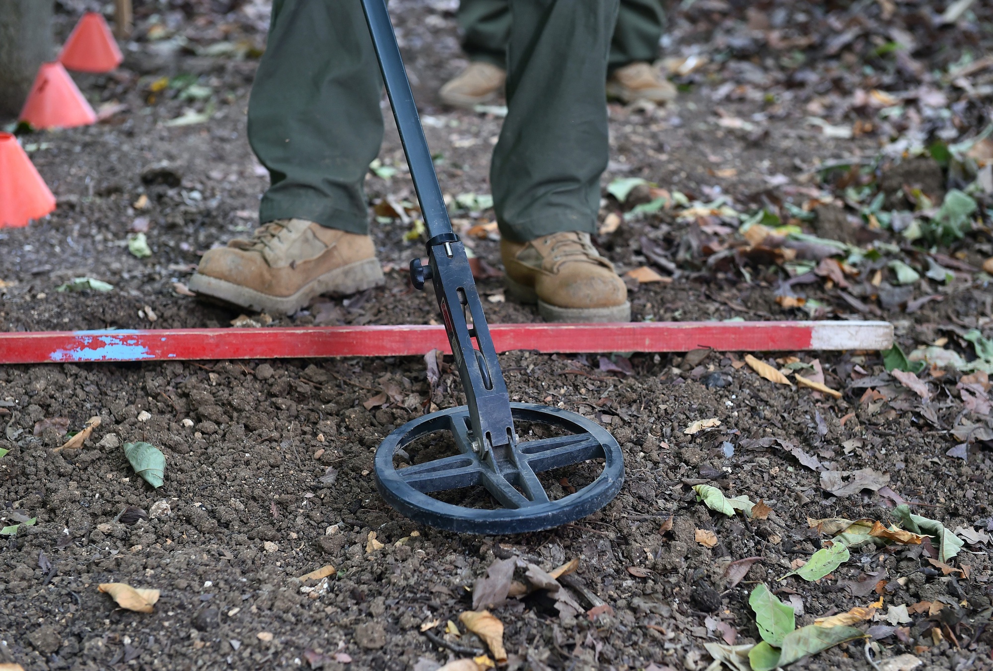 Japão ajuda Angola a livrar-se de minas com material e formação no valor de 1,6 milhões de euros – Observador