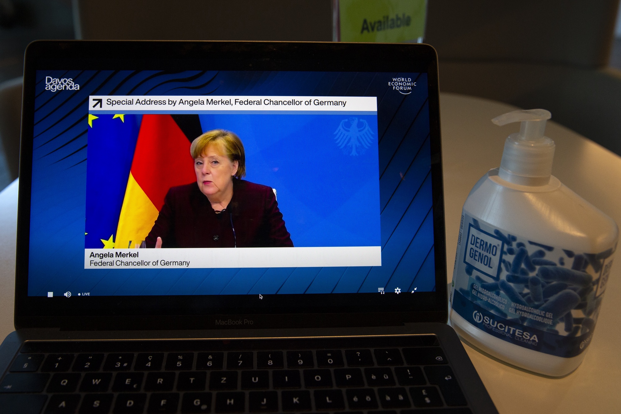 Limite da cooperação económica com a China está nos valores fundamentais, defende Merkel – Observador