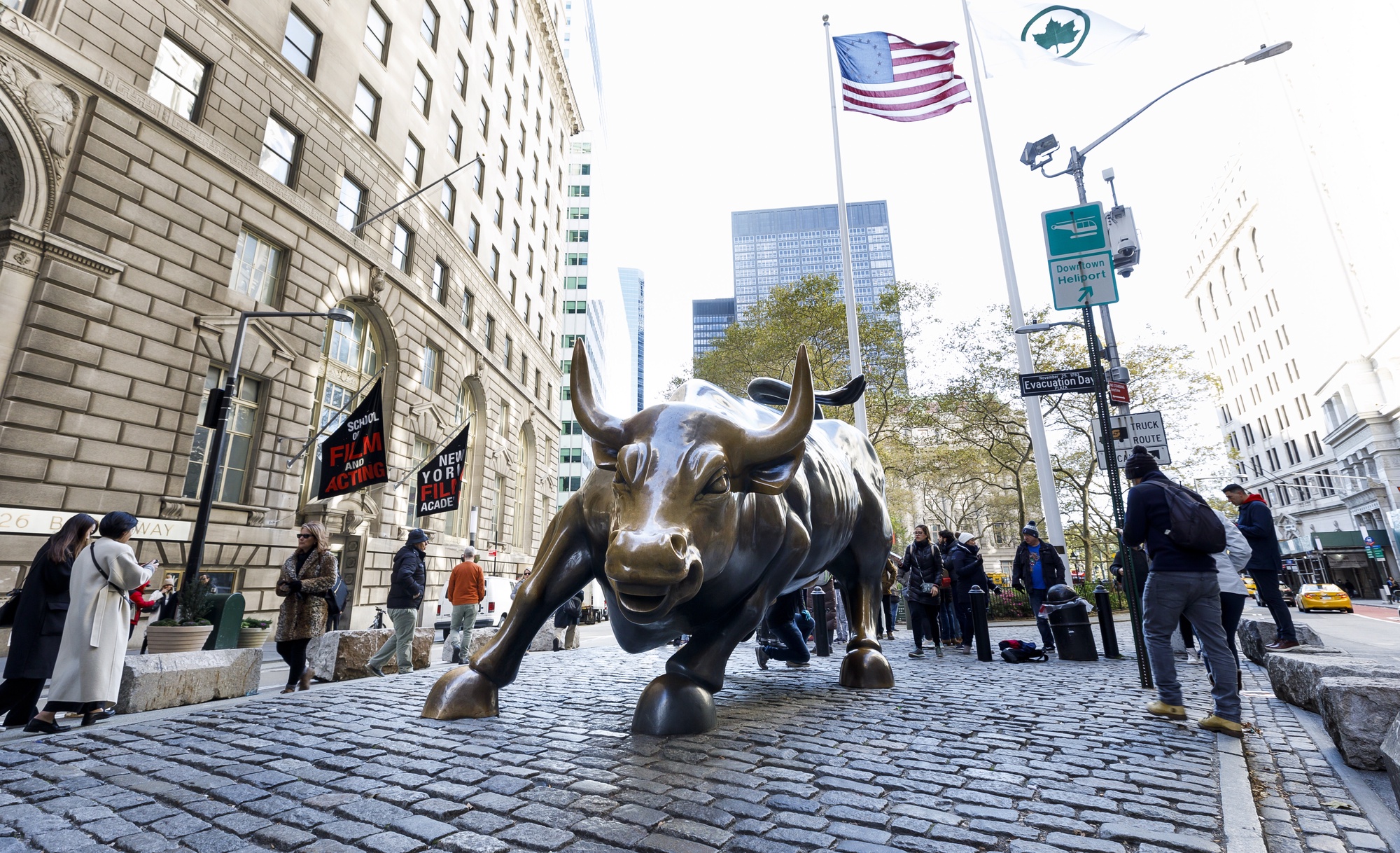 Morreu o escultor italiano Arturo Di Modica que esculpiu o Touro de Wall Street – Observador