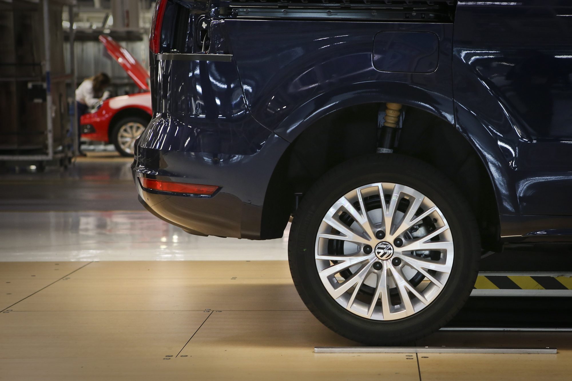 Produção automóvel cai 12,5% em janeiro – Observador