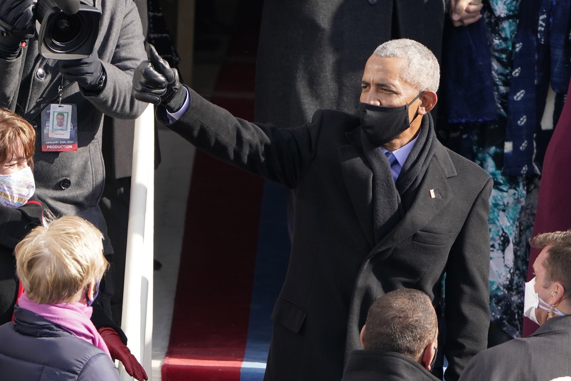 Sapatilhas feitas para Obama vão ser leiloadas por 25 mil dólares – Observador