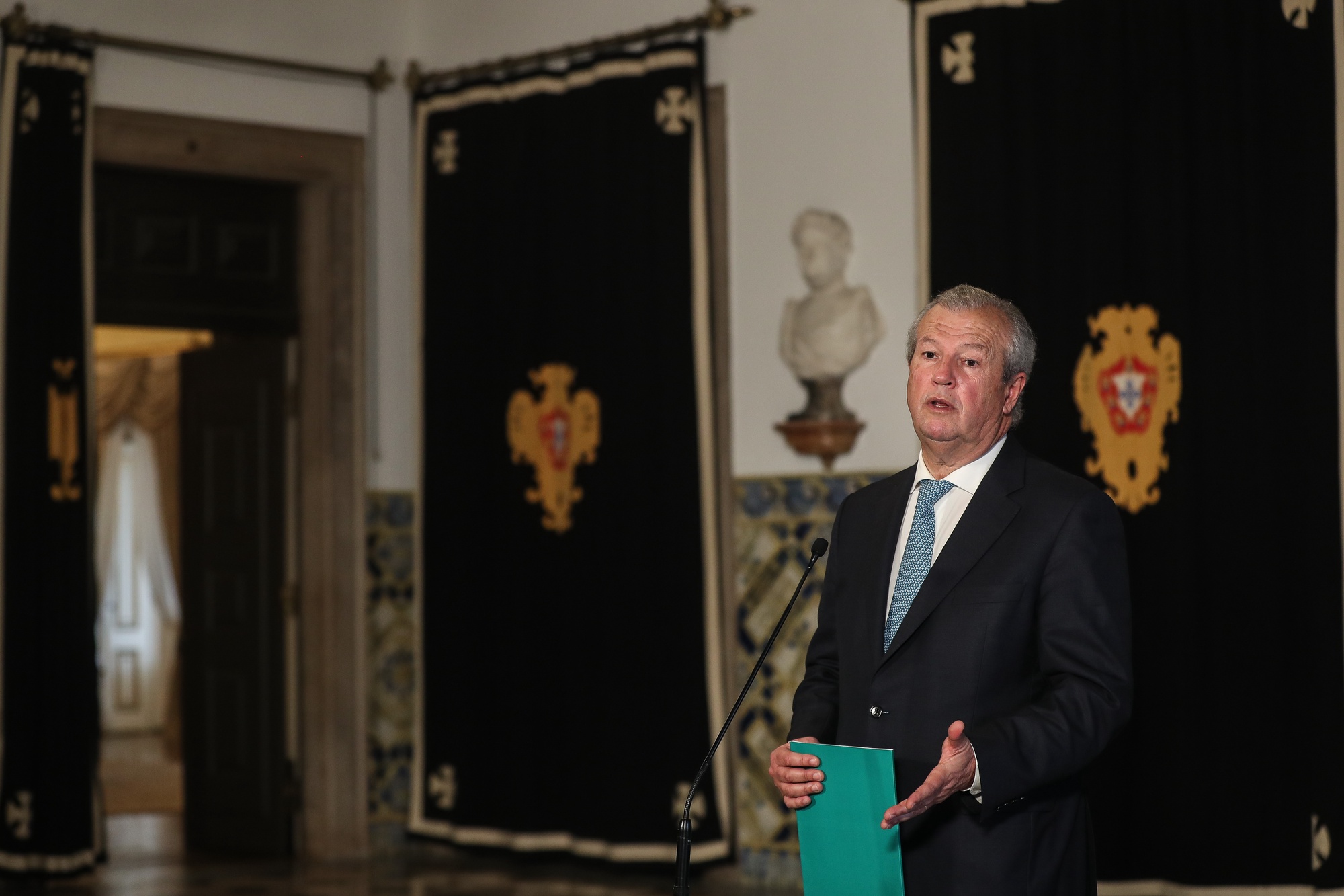 as medidas foram “muito importantes”, mas “estão ultrapassadas” – Observador