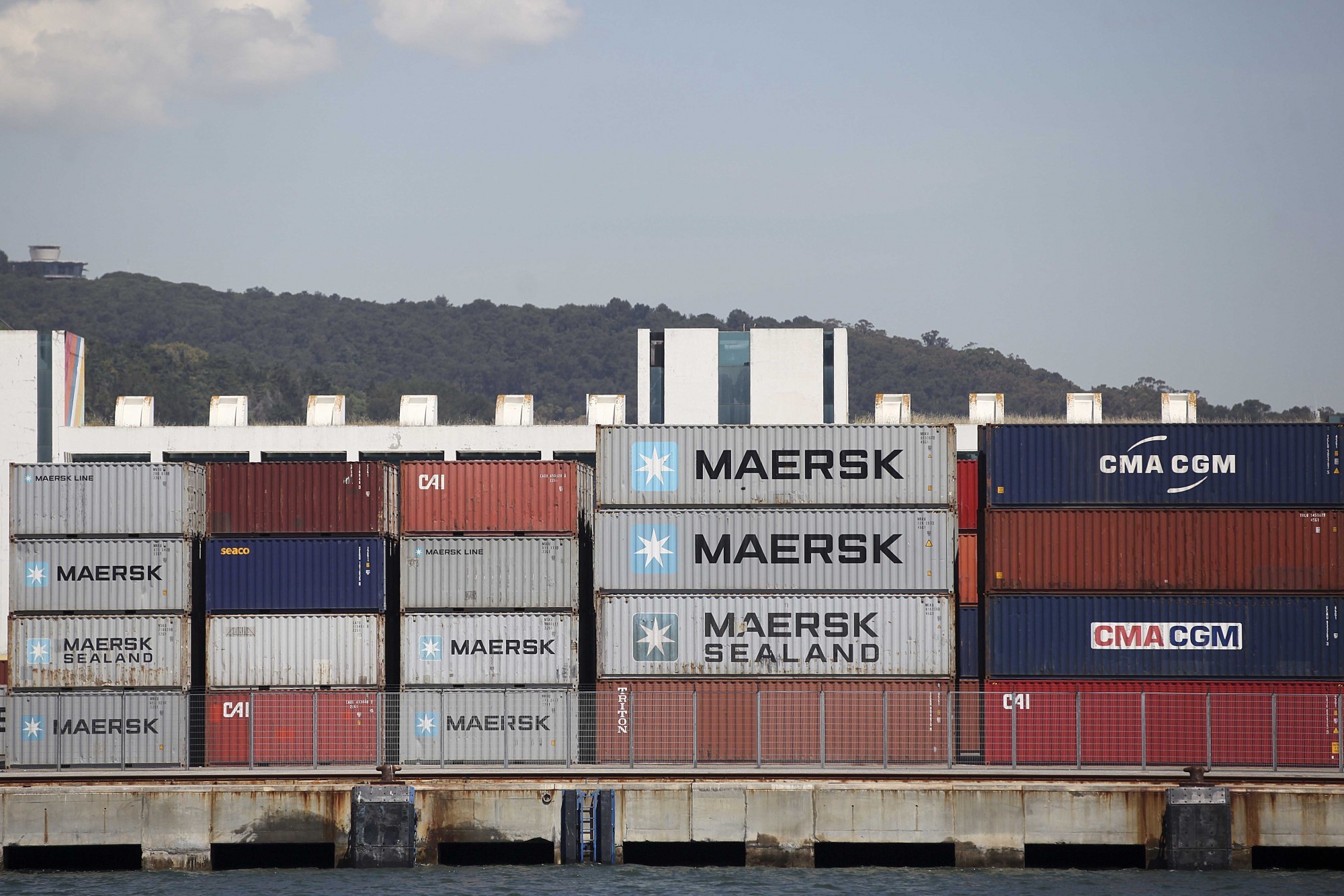 Exportações portuguesas sobem 2,8% e importações caem 10,9% em fevereiro