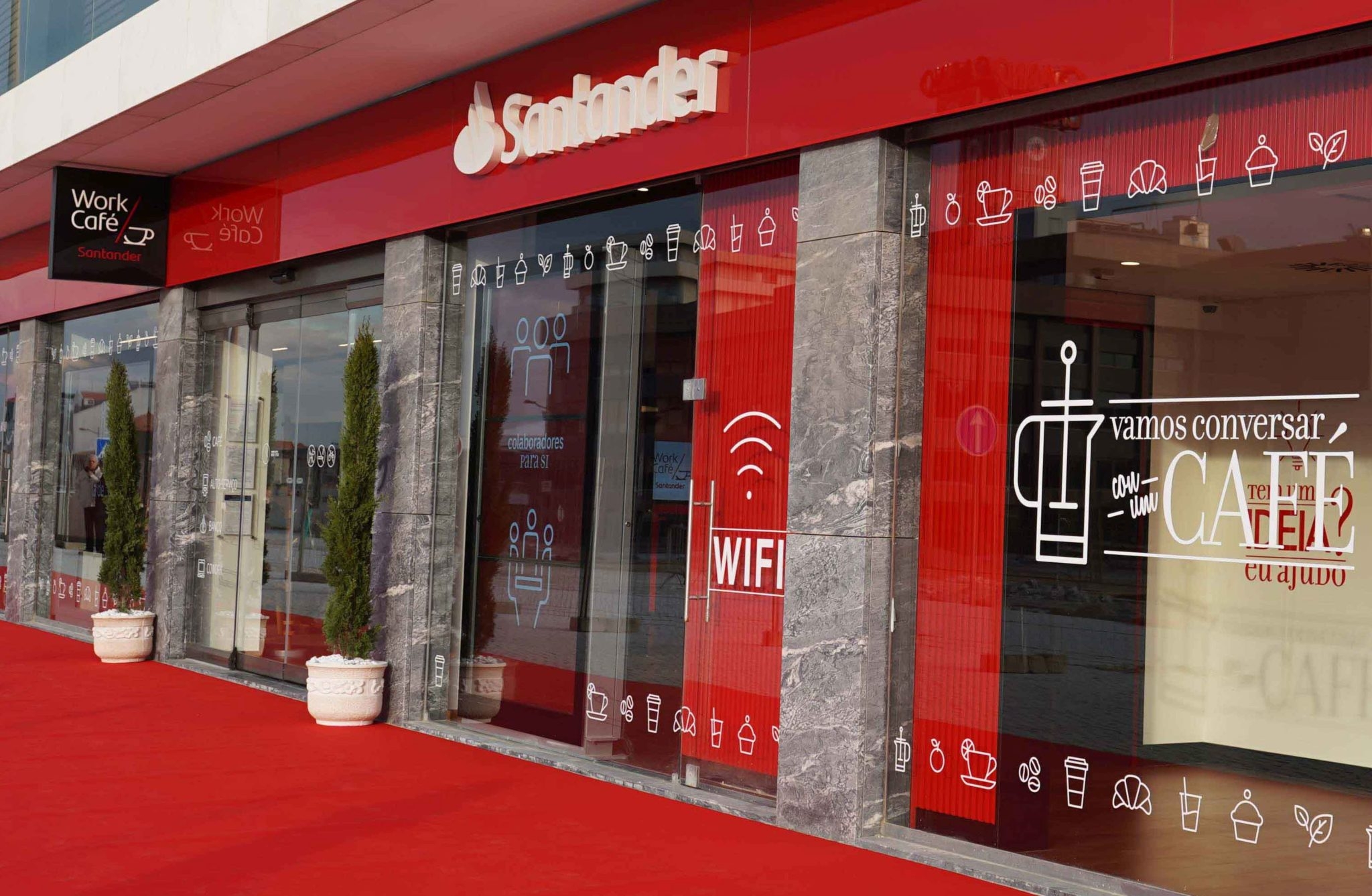 Santander abre programa de 360 bolsas para universitários - Meios & Publicidade