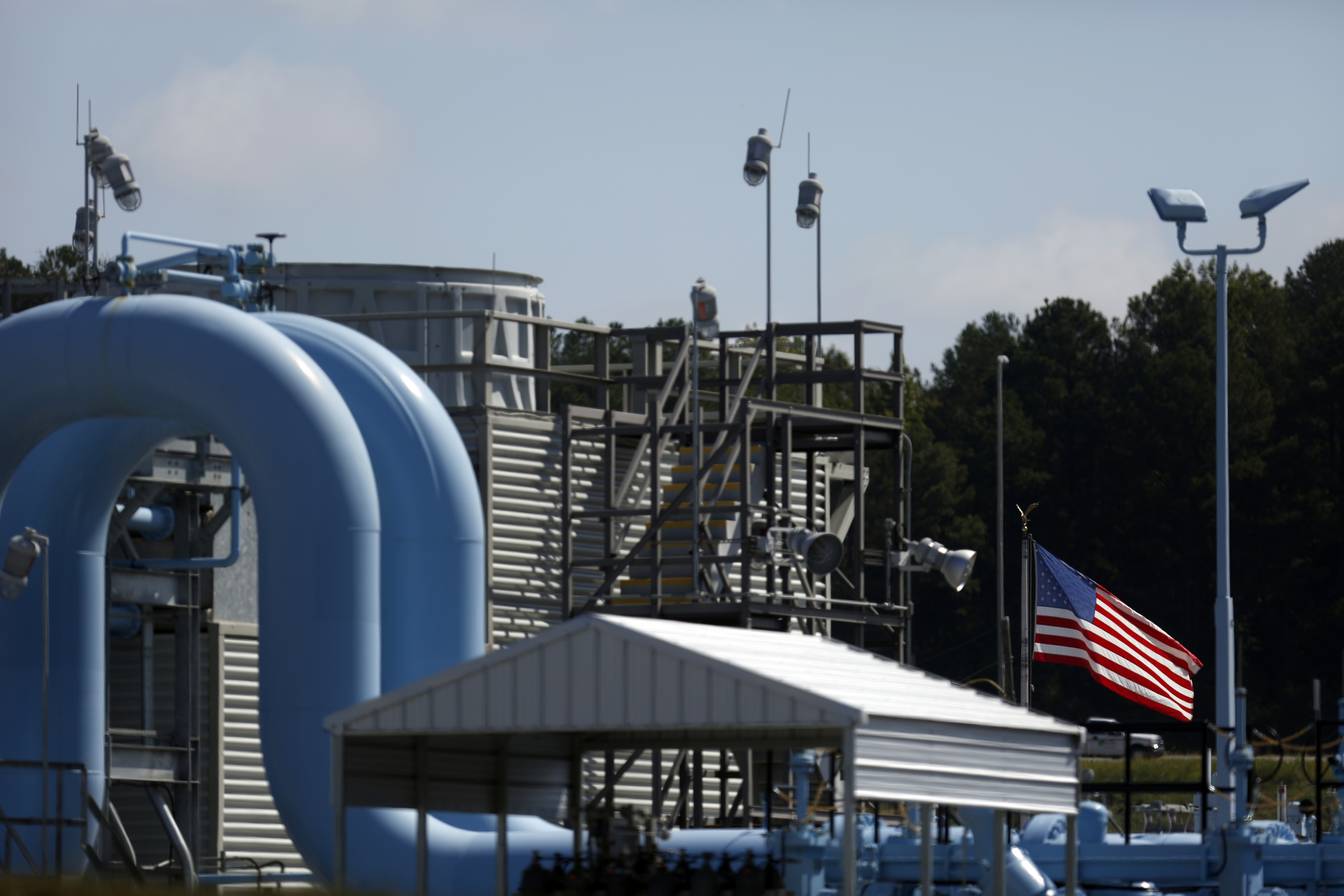 Ciberataque à maior rede de oleodutos dos EUA obriga a suspender operações