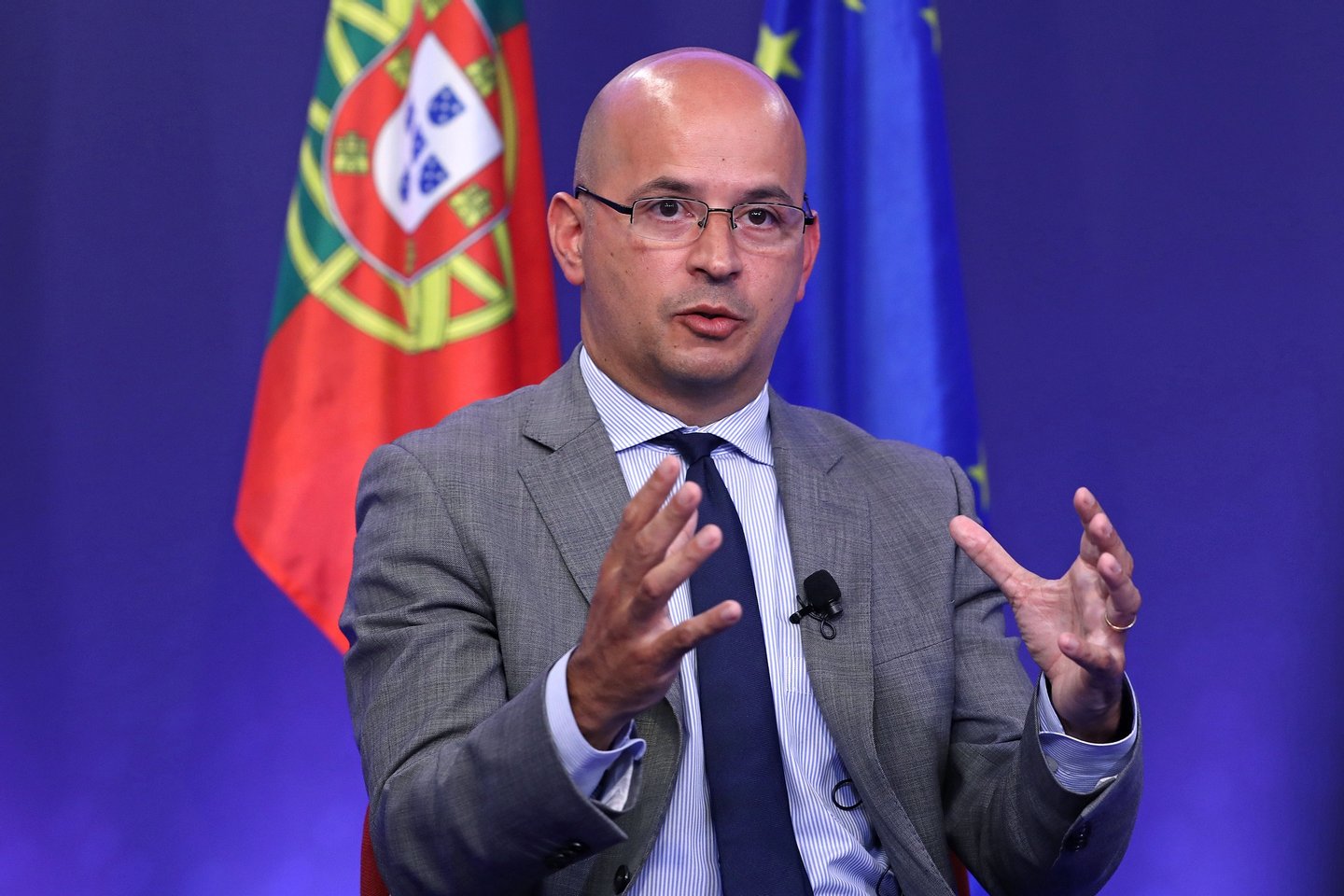 Governo muda contrato para o Fundo de Resolução ir à banca financiar-se e injetar 429 milhões no Novo Banco