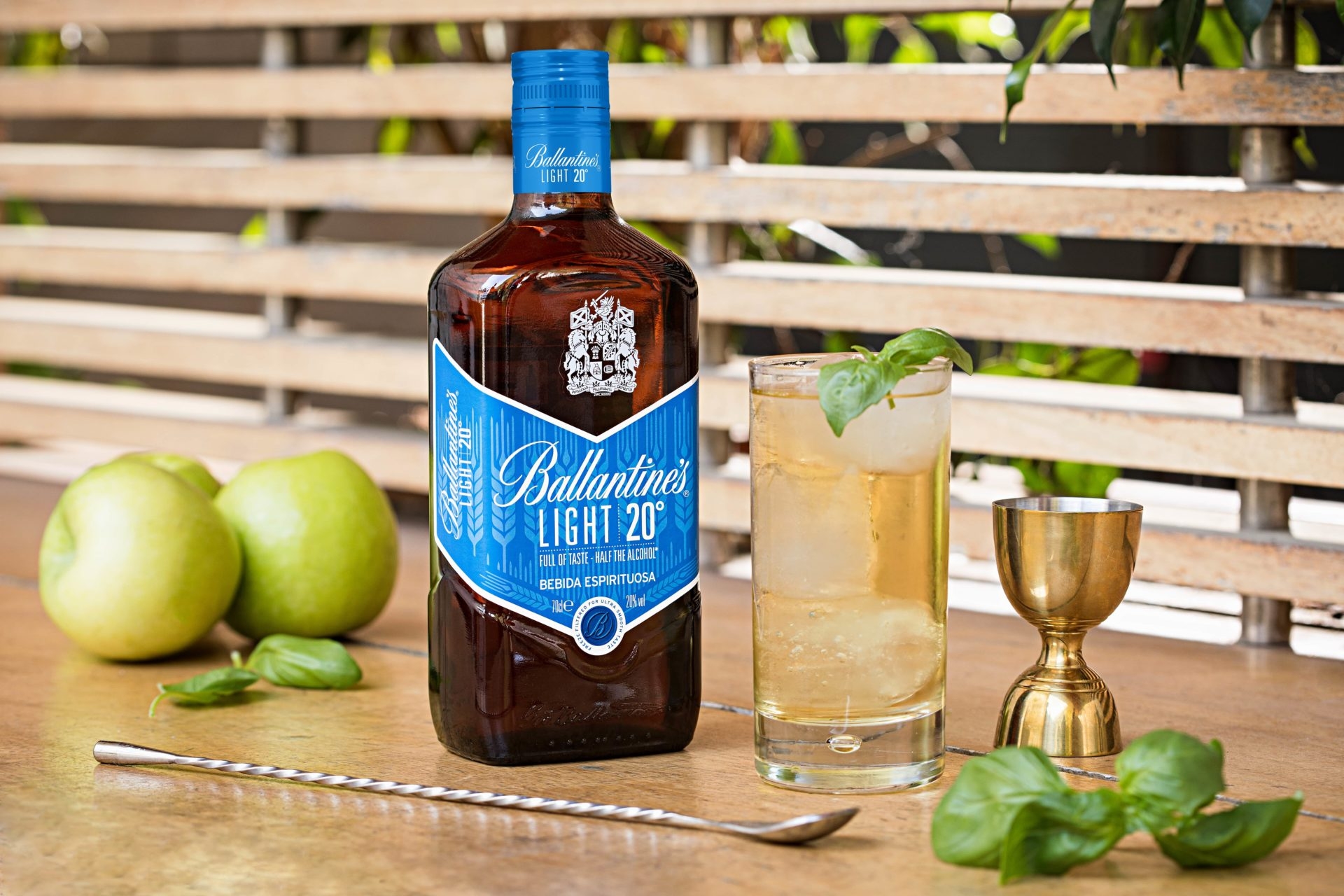 Portugal é o segundo país do mundo a ter Beefeater e Ballantine’s Light - Meios & Publicidade