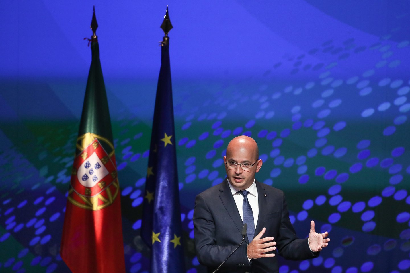 Primeira emissão conjunta de dívida é "momento inédito". Dinheiro chegará "em breve"