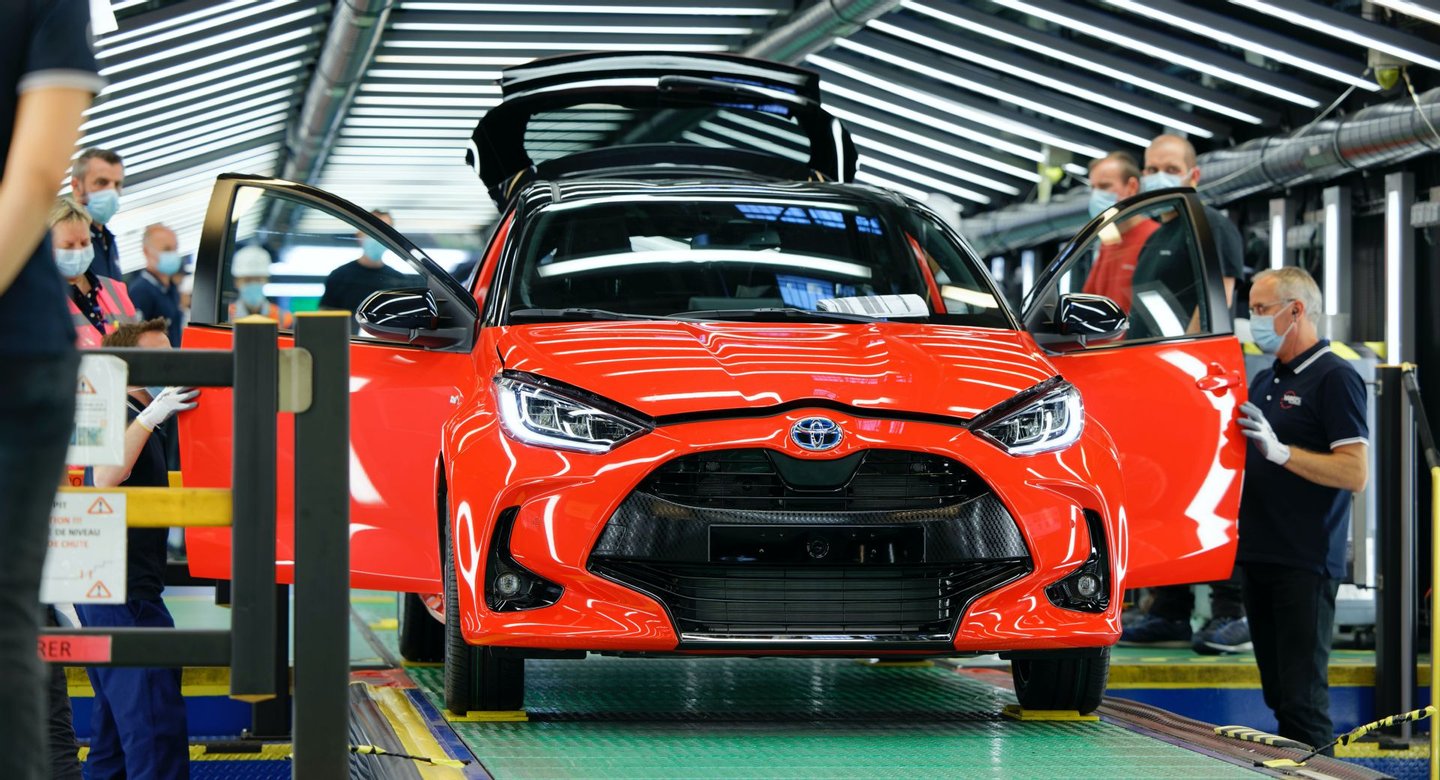 Crise dos "chips". Toyota derrapa em bolsa após cortar produção em 40%