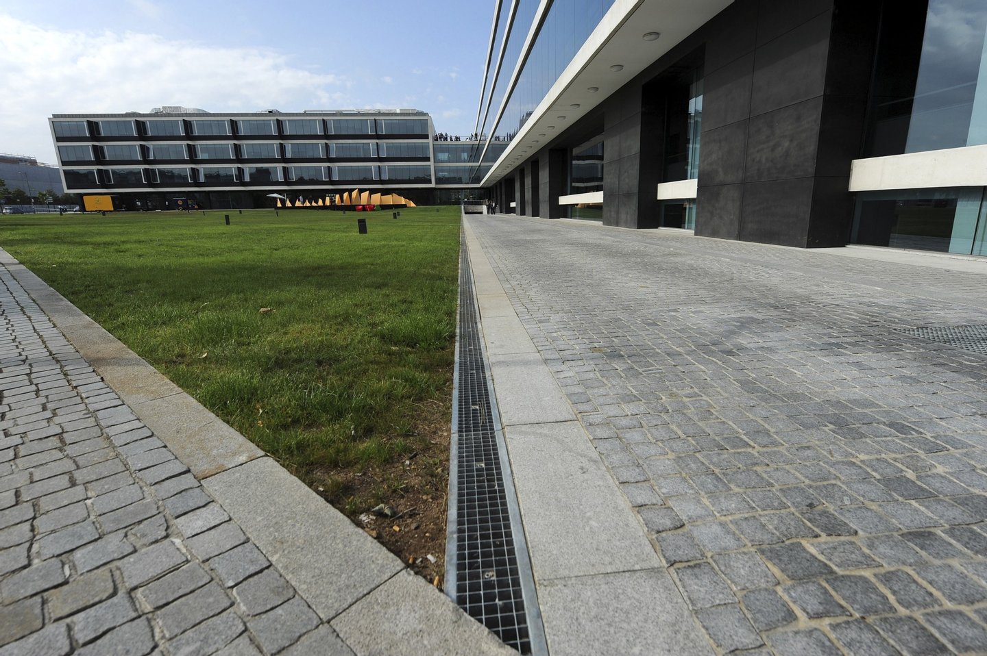 Startup cria saco para lavar roupa que evita envio de microplásticos para oceanos