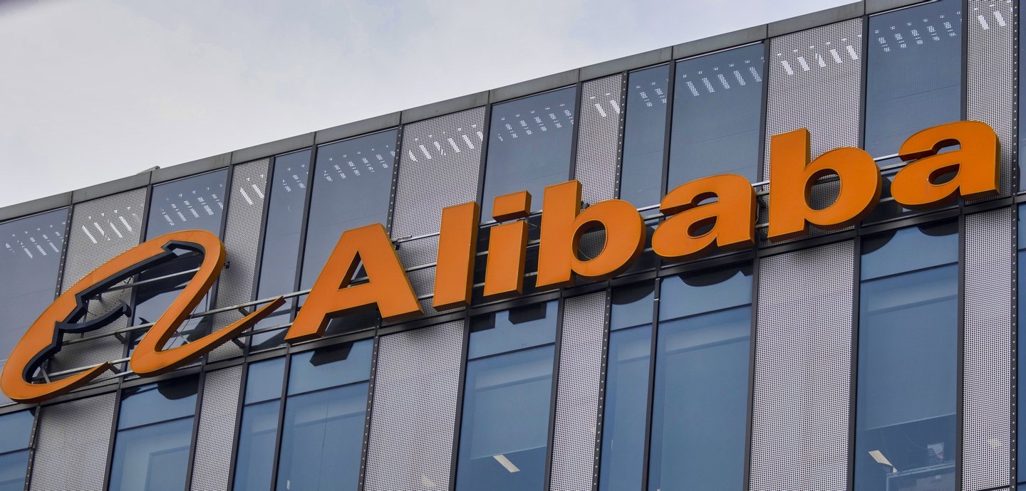 Grupo Alibaba promete 13 mil milhões de euros para programas sociais na China