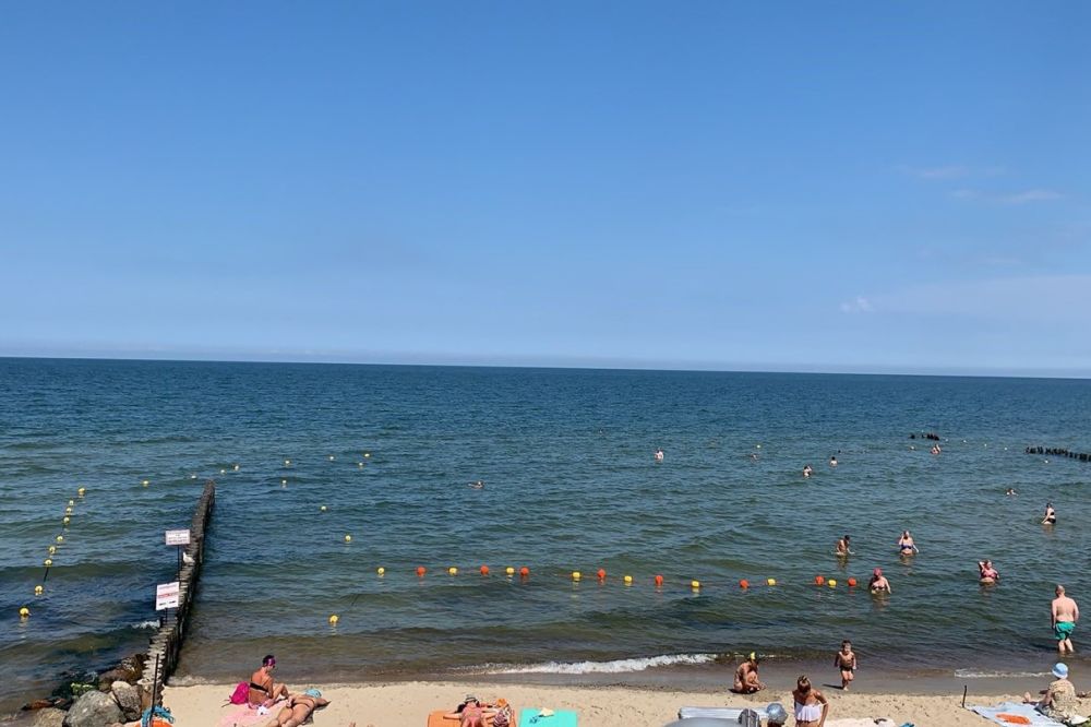 На пляже в Светлогорске появилась зона для не умеющих плавать
