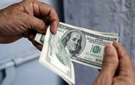 Украинцы в конце лета скупали подешевевший доллар