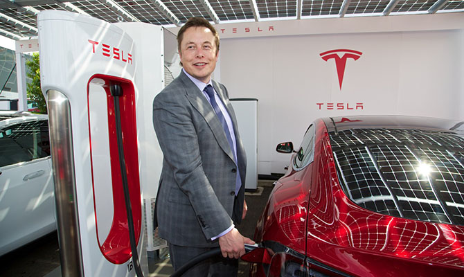 Илон Маск продал акций Tesla еще на $900 млн