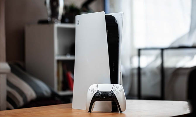 Sony продолжит выпускать приставки PS4 из-за дефицита PS5