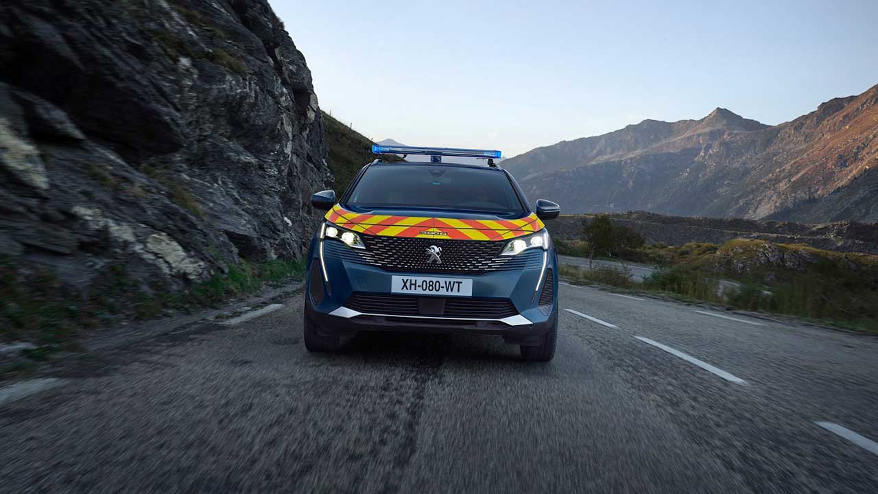 Жандармы и полиция Франции выбирают автомобили PEUGEOT