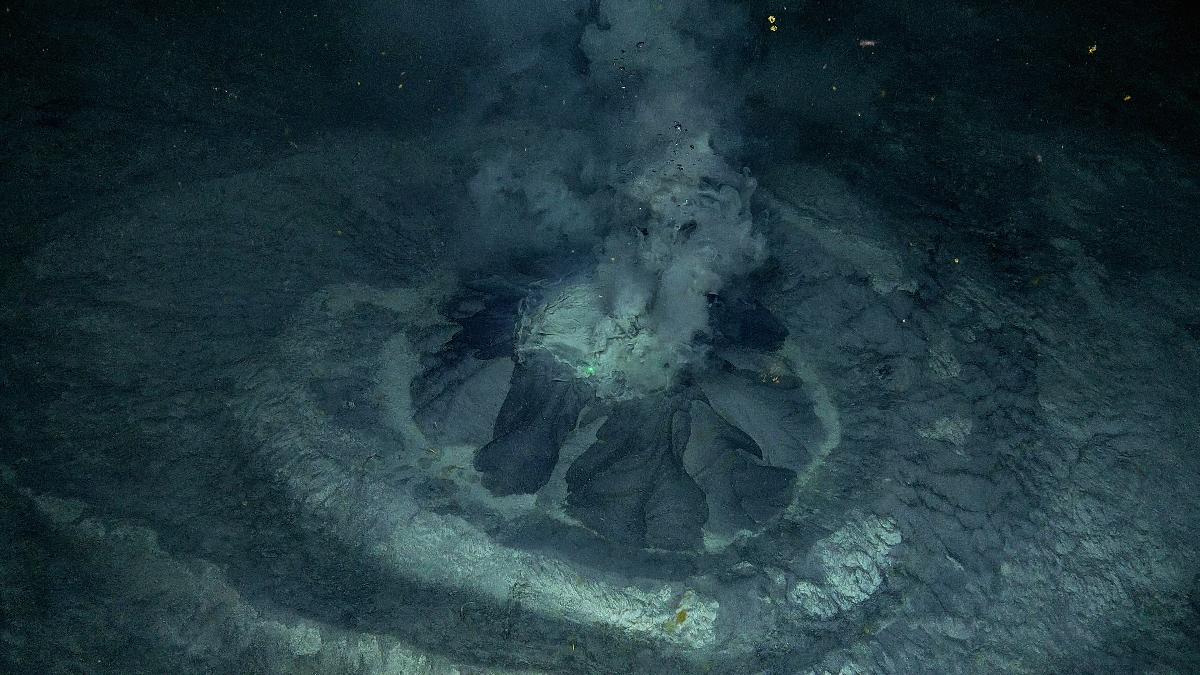 Образовался еще в ледниковый период – ученые открыли подводный вулкан внутри другого кратера. - новости Украины,