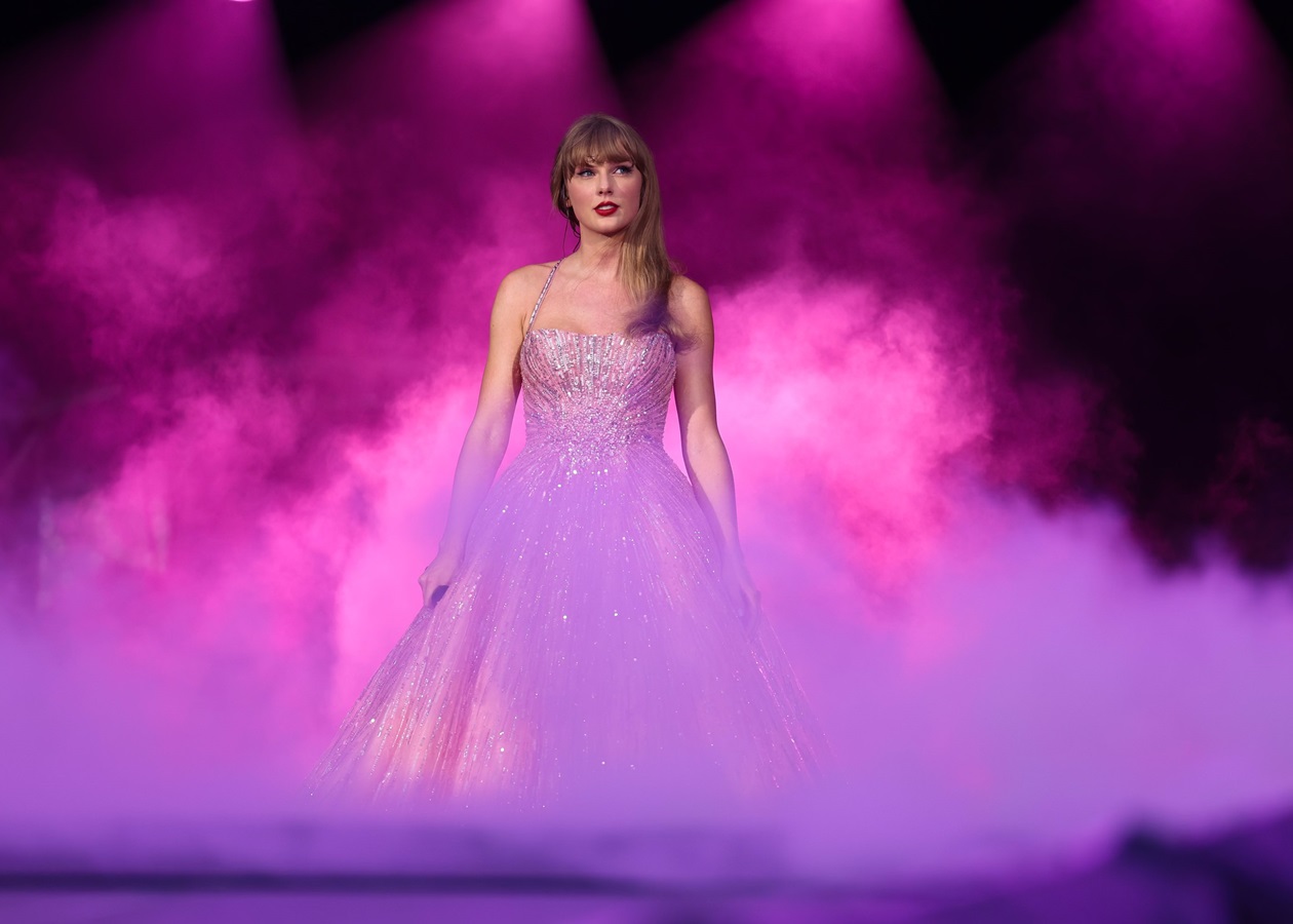 Тейлор Свифт возглавила чарт альбомов Billboard 200