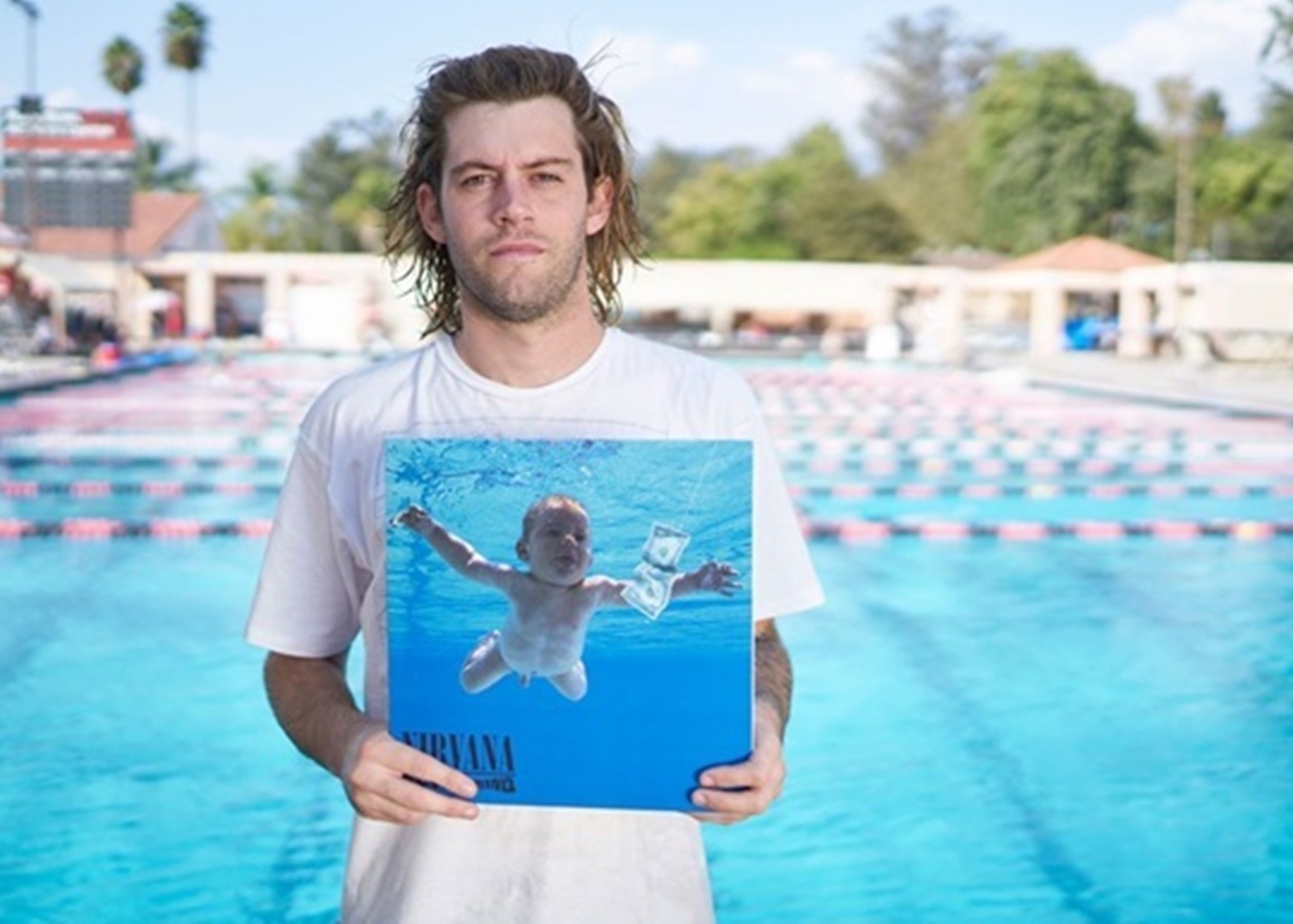 Суд возобновил иск "мальчика с обложки" группы Nirvana