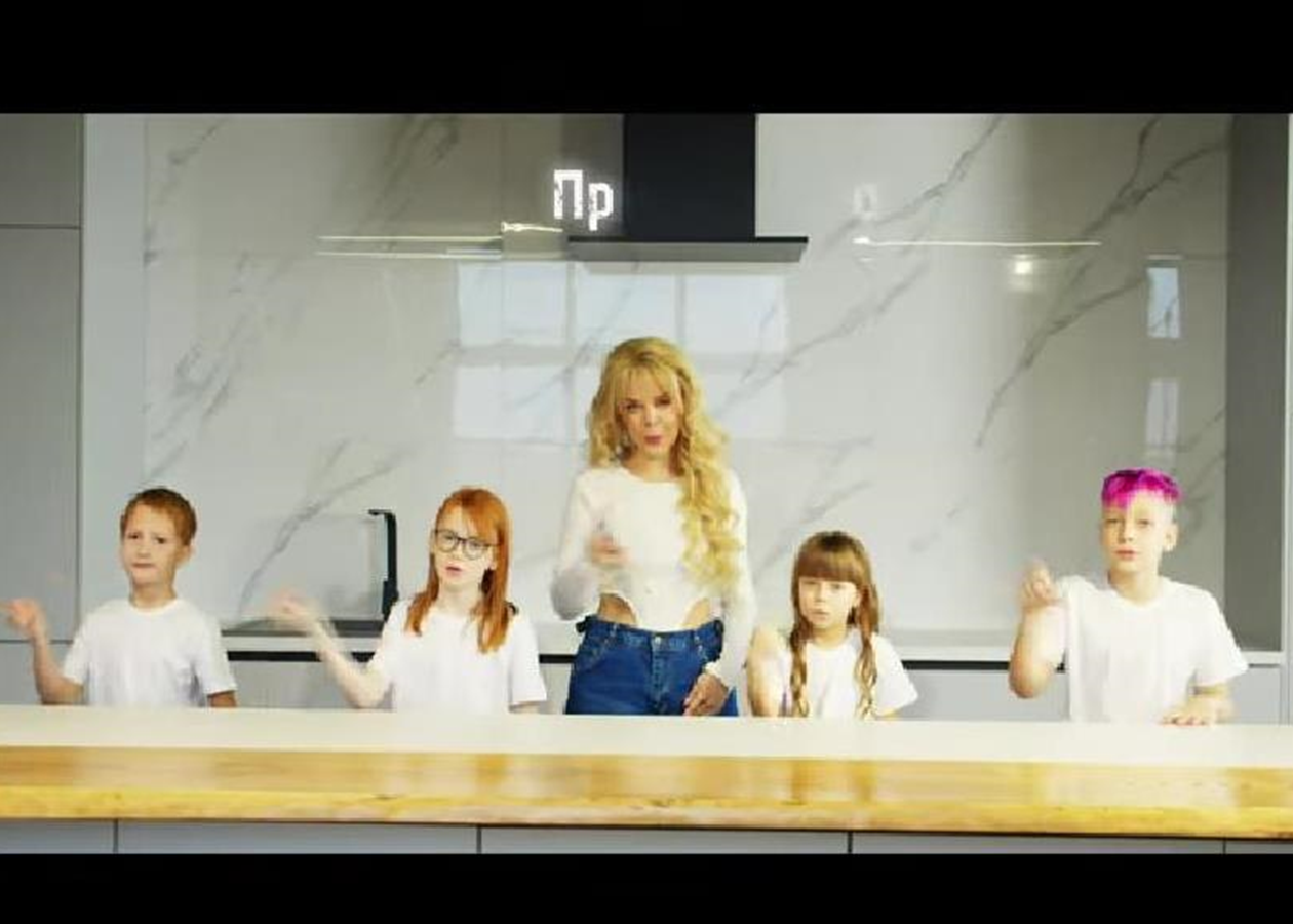 Алина Гросу выпустила песню на жестовом языке