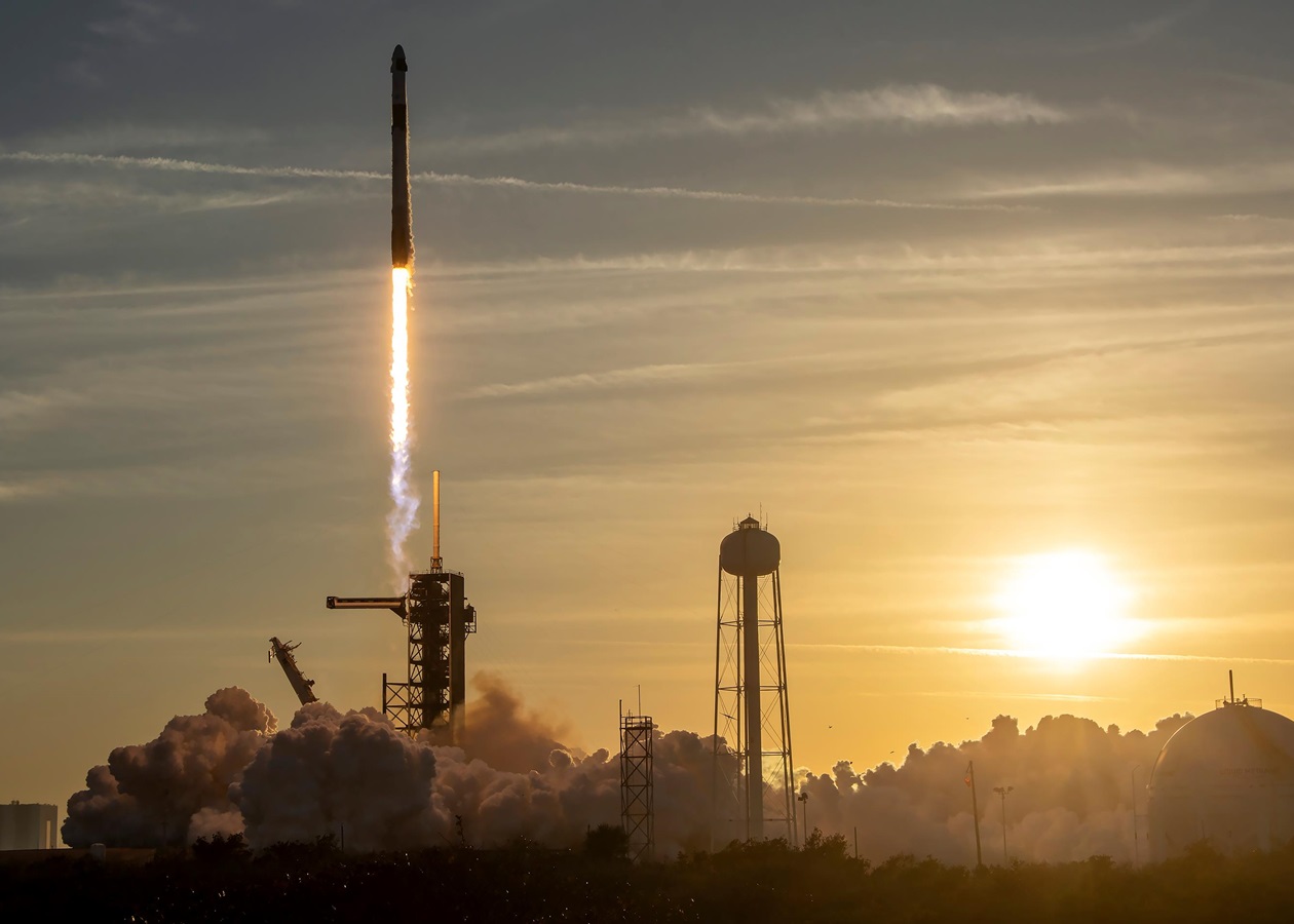 Ракета SpaceX вывела на орбиту более 70 спутников