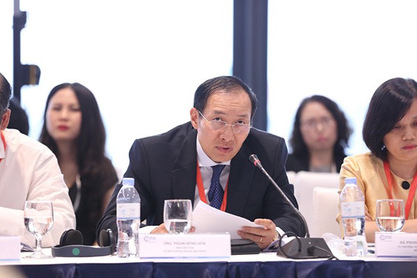 Phát triển TTCK dần thay thế tín dụng trung và dài hạn - Ảnh 2. Phát triển TTCK dần thay thế tín dụng trung và dài hạn - Ảnh 2.