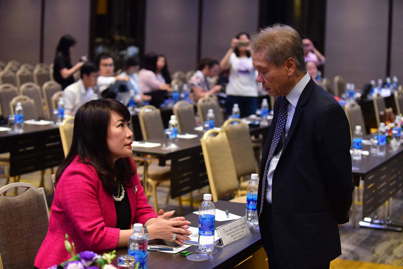 Chủ tịch Eximbank bị bãi miễn bất ngờ đòi lại được ghế nóng quyền lực - Ảnh 2. Chủ tịch Eximbank bị bãi miễn bất ngờ đòi lại được ghế nóng quyền lực - Ảnh 2.