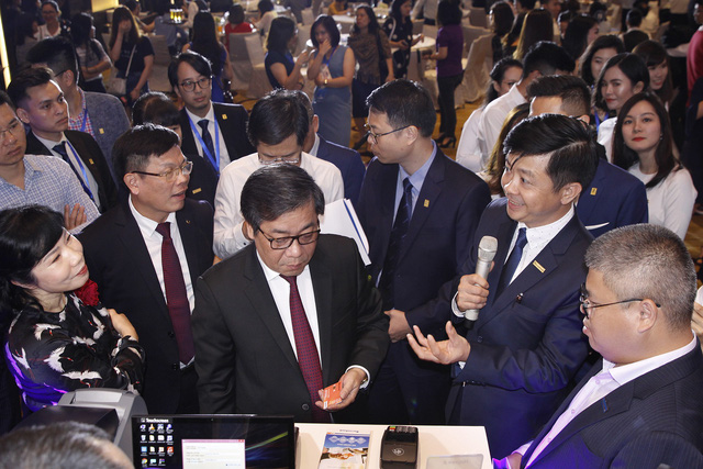 Lãnh đạo Sacombank: Chúng tôi muốn tiên phong trong công nghệ để gia tăng trải nghiệm cho khách hàng và mang về lợi nhuận nhiều hơn - Ảnh 8. Lãnh đạo Sacombank: Chúng tôi muốn tiên phong trong công nghệ để gia tăng trải nghiệm cho khách hàng và mang về lợi nhuận nhiều hơn - Ảnh 8.