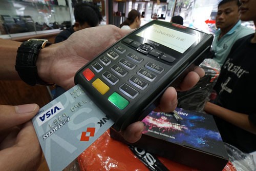 Chuyển đổi 21 triệu thẻ ATM sang thẻ chip - Ảnh 1.