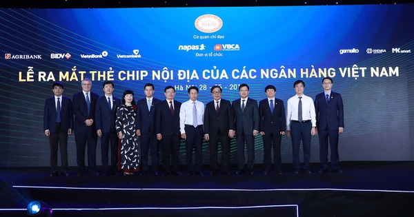 Lãnh đạo các ngân hàng nói gì về việc chuyển đổi thẻ từ sang thẻ chip?