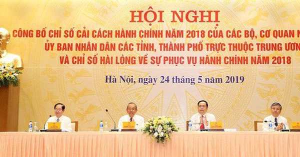 Ngân hàng đứng đầu, giao thông đội sổ