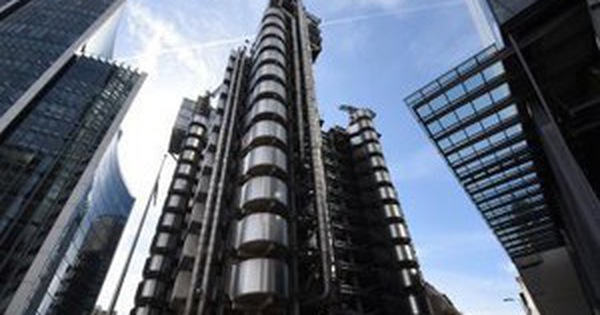 Chống rửa tiền, Tập đoàn Ngân hàng Lloyds đóng băng 8.000 tài khoản