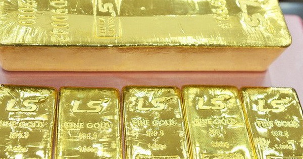 Giá vàng khép lại tháng tăng cao nhất trong 3 năm