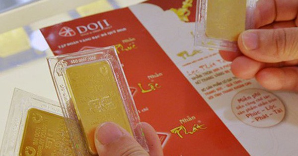 Vì sao giá vàng trong nước vẫn thấp hơn thế giới?