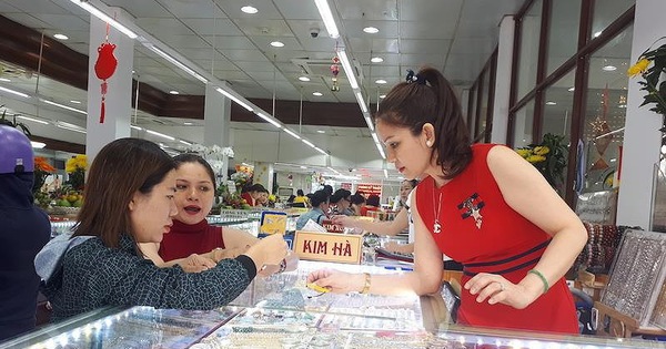 Vì sao giá vàng tăng dựng đứng, lên mức cao nhất 6 năm?