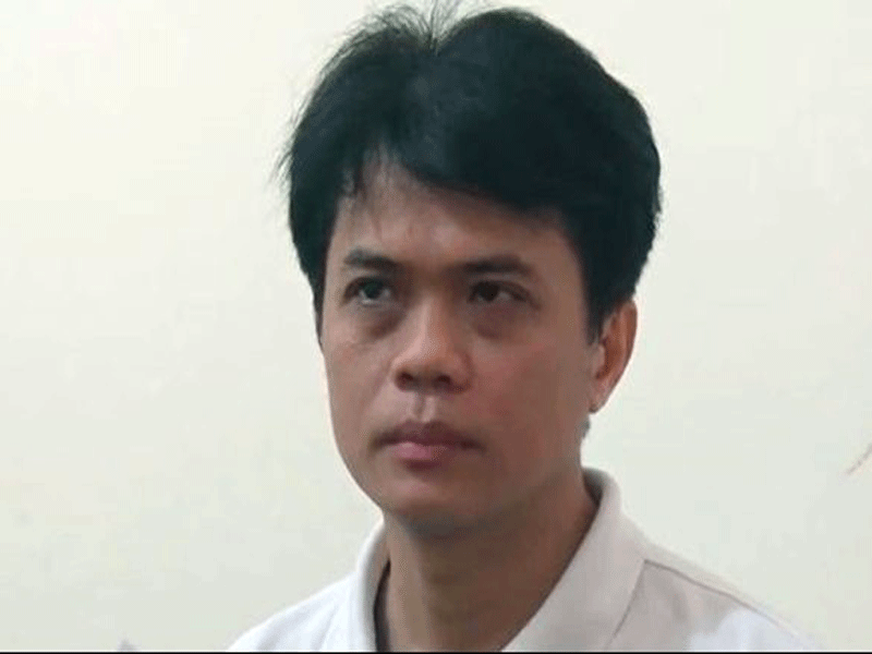 Nhân viên ngân hàng lừa hơn 19 tỉ đồng để cá độ bóng đá - Ảnh 1.