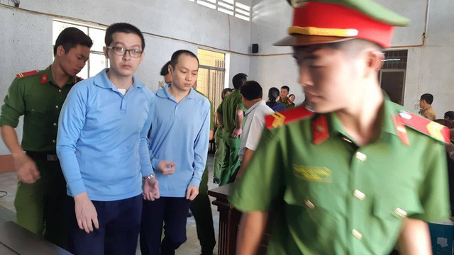 Cán bộ ngân hàng nâng giá trị tài sản lên hàng chục lần để cho vay - Ảnh 2. Cán bộ ngân hàng nâng giá trị tài sản lên hàng chục lần để cho vay - Ảnh 2.